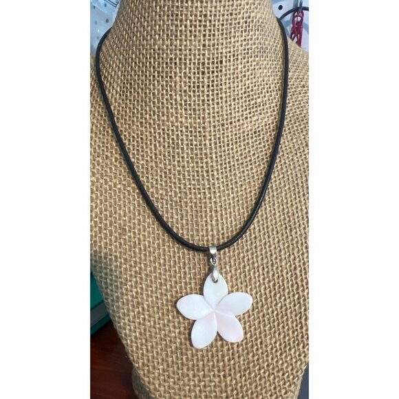 Plumeria Hawaiian Shell Flower Pendant Necklace 18kt GP Black Leather Cord 17" - Picture 1 of 5